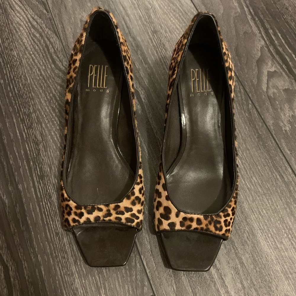 Used Pelle Moda faux animal open toed shoes size 7